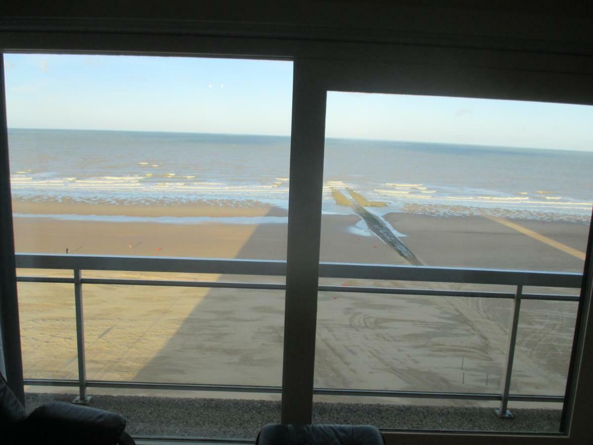 Studio On The Beach With Sea View Middelkerke Exterior photo